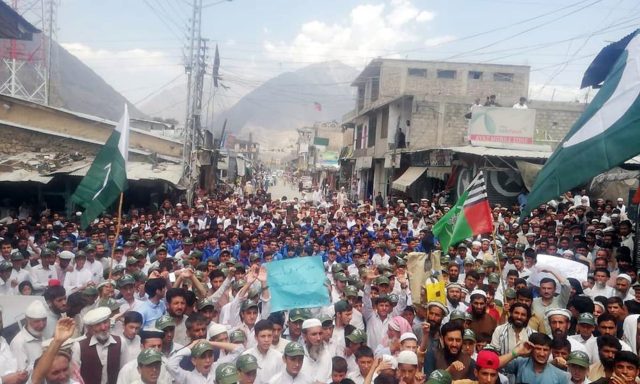 Residents-take-part-in-a-rally-to-show-solidarity-with-occupied-Kashmir-in-Chitral