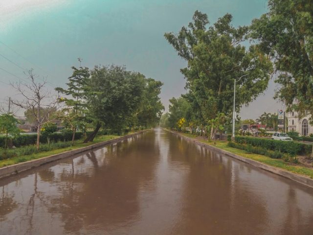 Faisalabad_Canal_Way