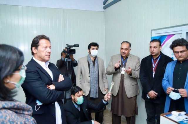 Pakistan's Imran Khan praised after New Year meal at homeless shelter