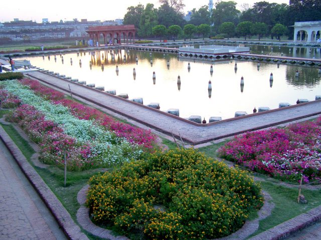 Shalimar Gardens Attractions