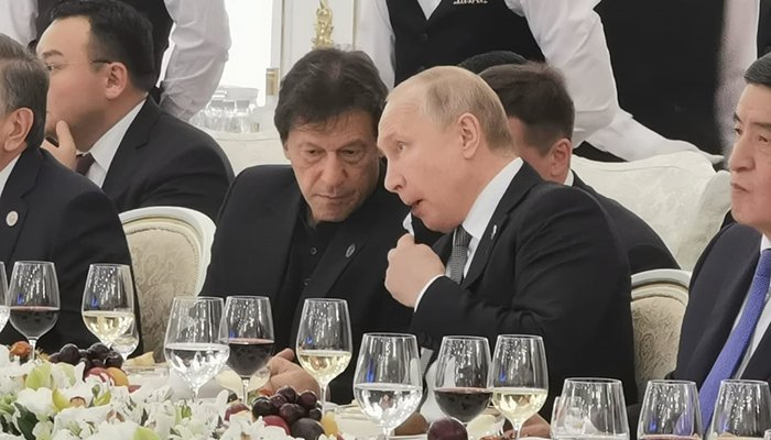 Russia and Pakistan leaders on table