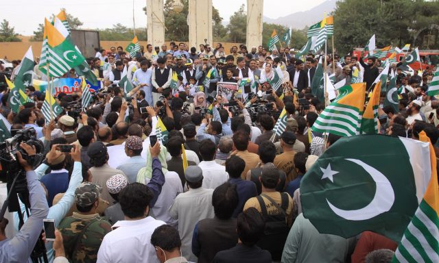 Protesters-rally-to-express-solidarity-with-people-of-occupied-Kashmir-in-Quetta