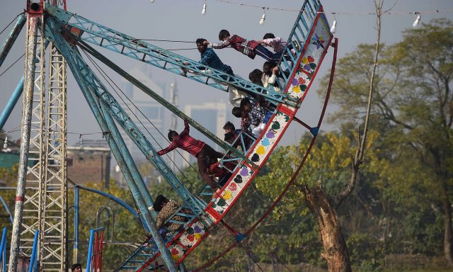 Children-ride-on-a-swing-on-Christmas-Day-in-Islamabad.j