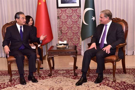 Qureshi briefs Chinese FM Wang Yi on evolving situation in Occupied Kashmir