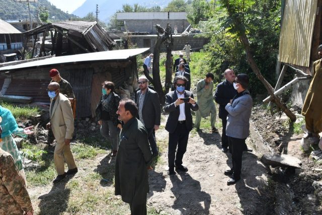 Diplomats visit LoC, meet victims of Indian shelling 