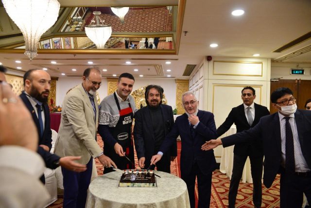 Turkish chef Burak Ozdemir breaks bread with Panahgah residents 5