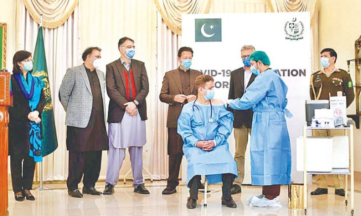 Pakistan begins vaccine roll-out