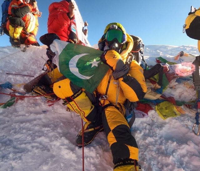 19-year-old Shehroze Kashif becomes youngest Pakistani to summit Everest