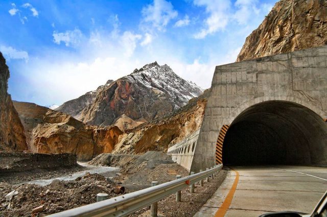 23 Karakoram-Highway-Tunnel