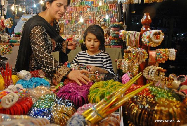 Muslims prepare for Eid al-Fitr festival